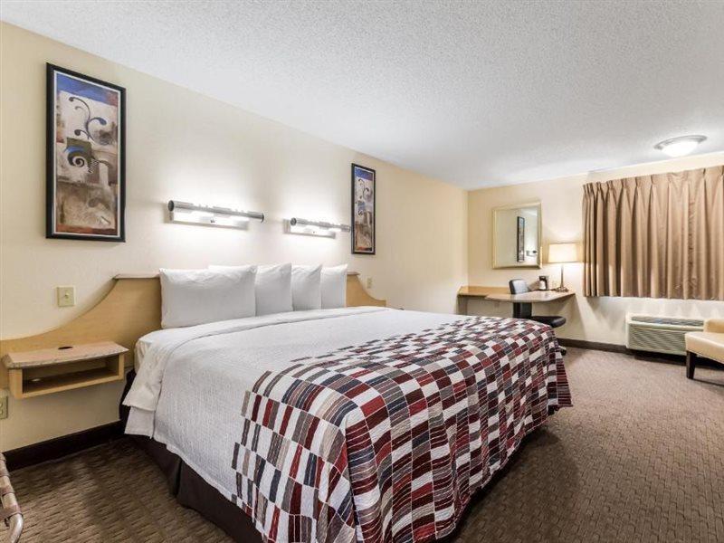Red Roof Inn Cleveland Airport - Middleburg Heights Bagian luar foto