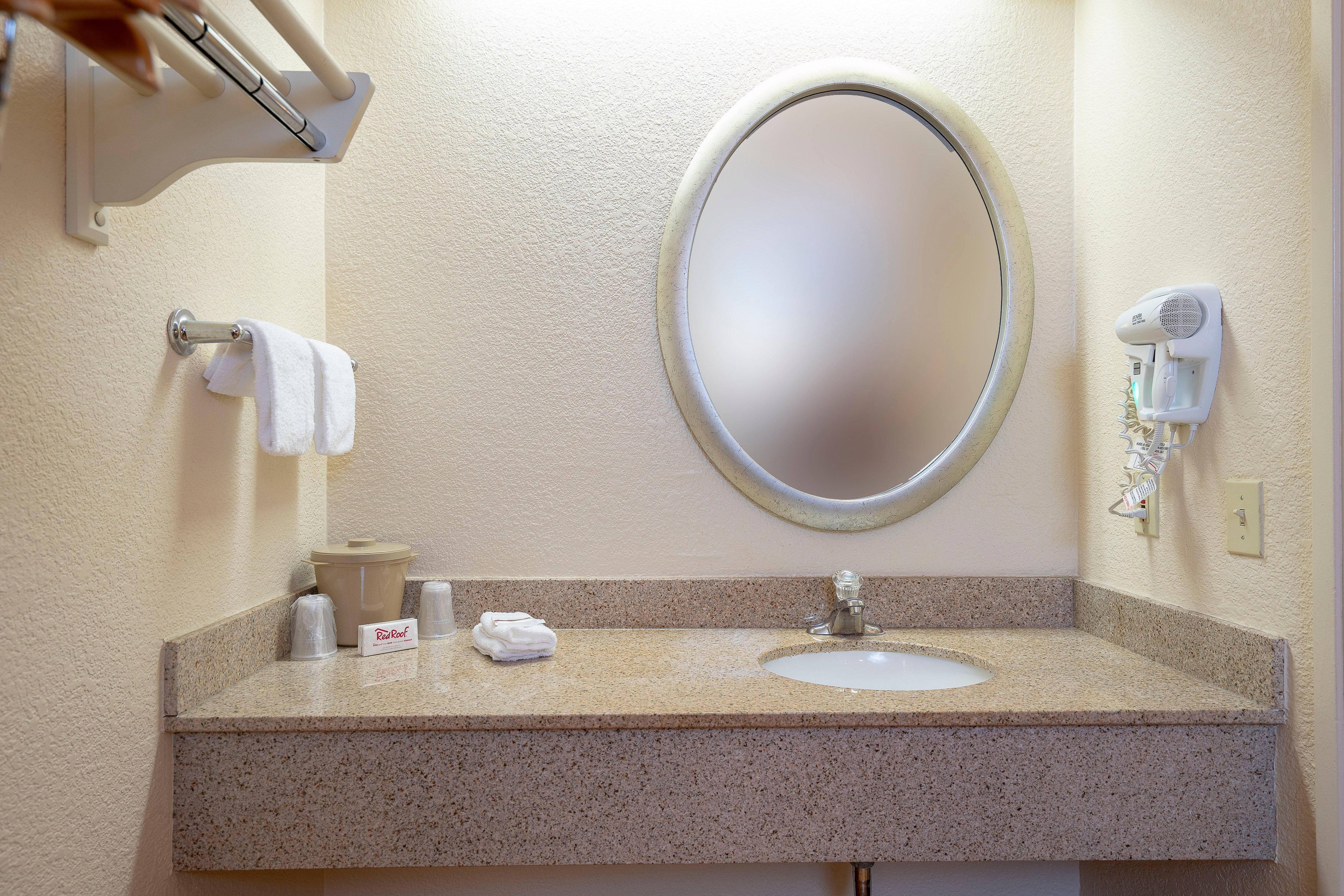 Red Roof Inn Cleveland Airport - Middleburg Heights Bagian luar foto