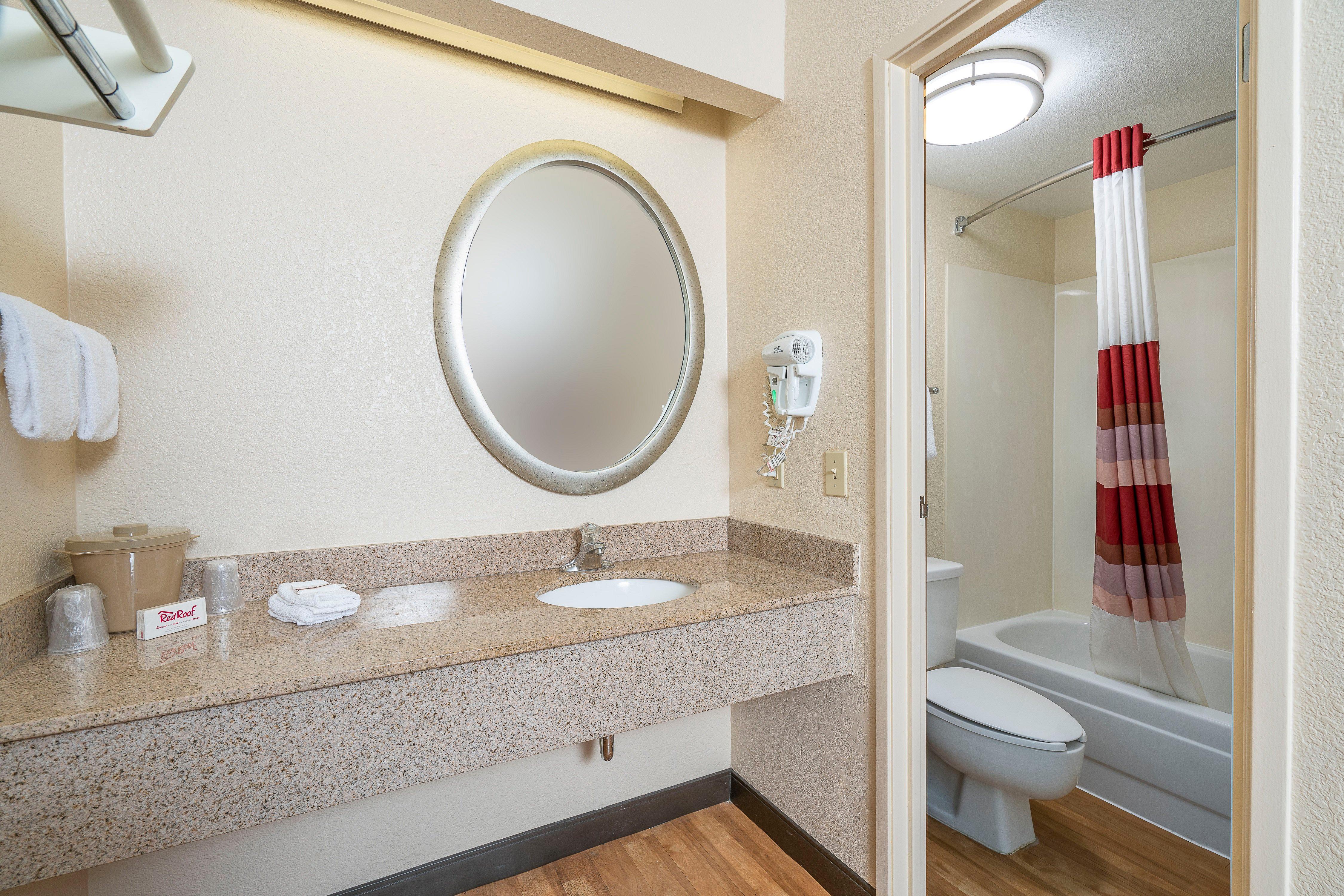 Red Roof Inn Cleveland Airport - Middleburg Heights Bagian luar foto