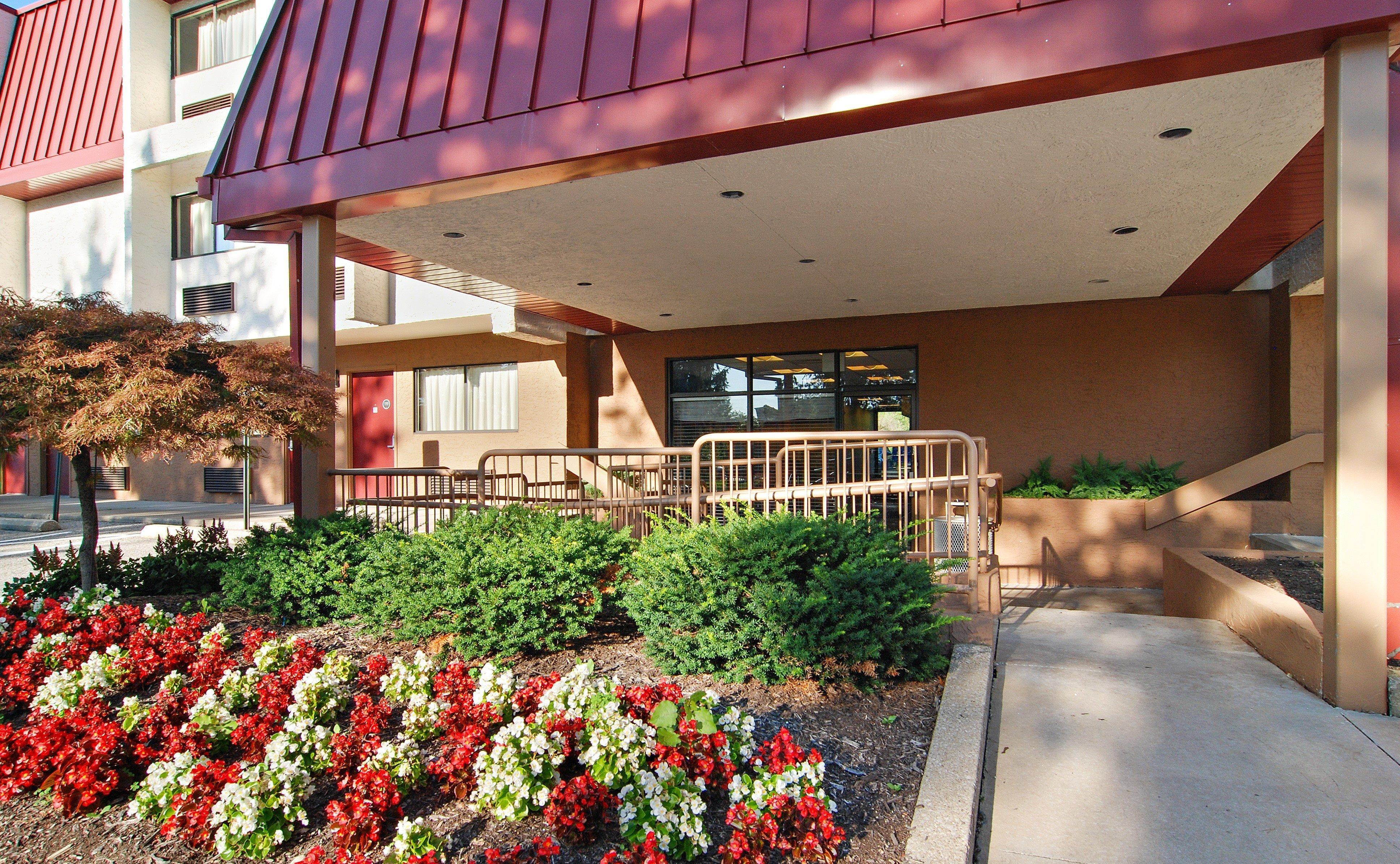 Red Roof Inn Cleveland Airport - Middleburg Heights Bagian luar foto