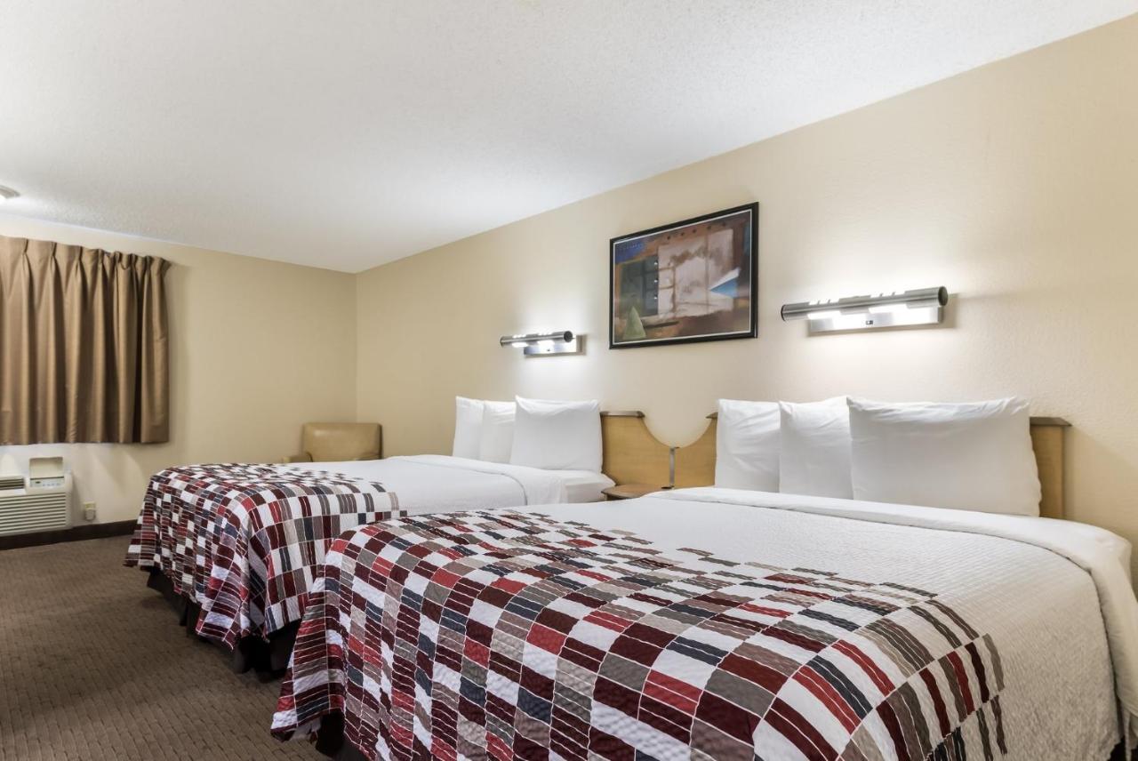Red Roof Inn Cleveland Airport - Middleburg Heights Bagian luar foto
