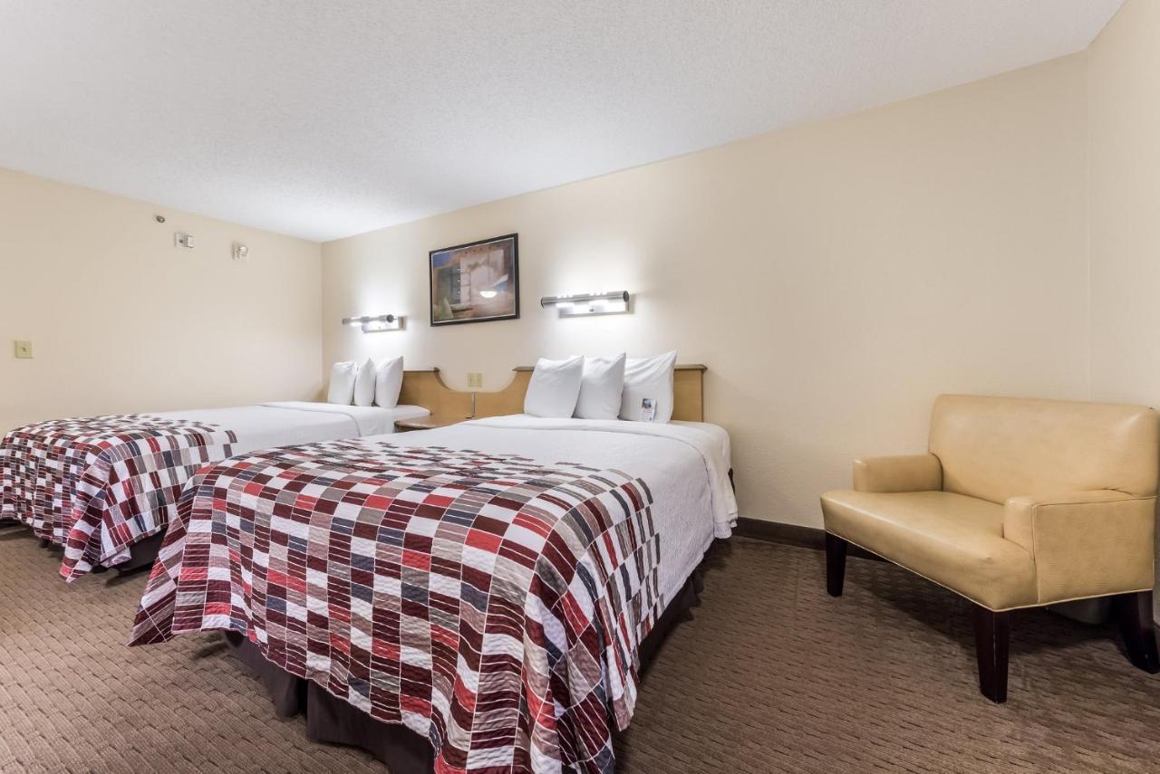 Red Roof Inn Cleveland Airport - Middleburg Heights Bagian luar foto