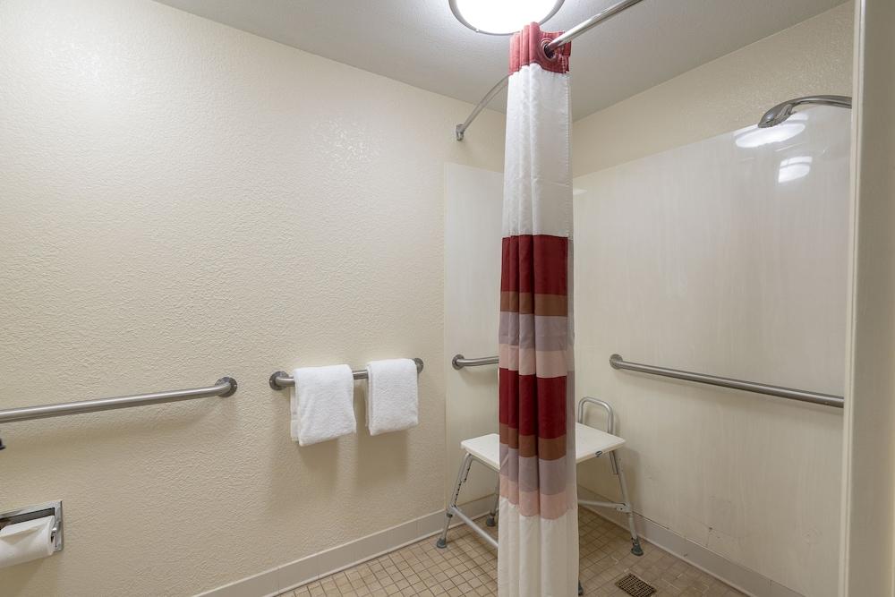 Red Roof Inn Cleveland Airport - Middleburg Heights Bagian luar foto